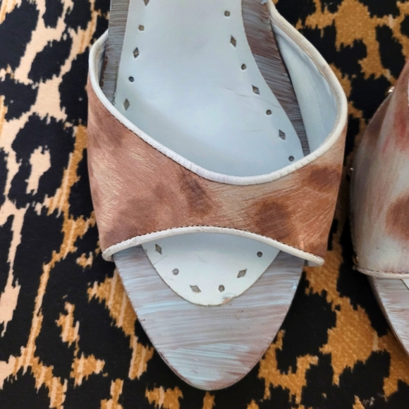 BCBG Skin patterned Light blue heely clogs - Picture 4 of 6